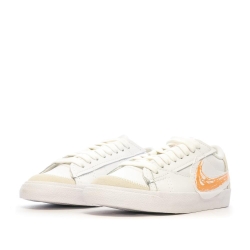 Baskets Blanches/Orange Mixte Nike Blazer Low 77 Jumbo