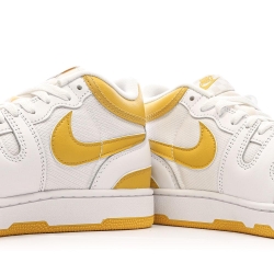 Baskets Blanches/Jaunes Homme Nike Attack