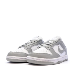 Dunk Low Baskets Blanches/Grises Femme Nike