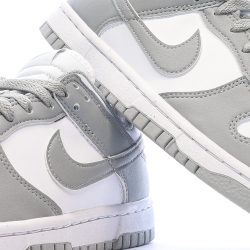 Dunk Low Baskets Blanches/Grises Femme Nike