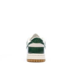 Baskets Blanches/Vertes Femme Nike Dunk Low