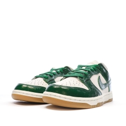 Baskets Blanches/Vertes Femme Nike Dunk Low