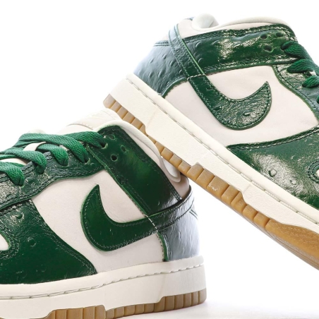 Baskets Blanches/Vertes Femme Nike Dunk Low
