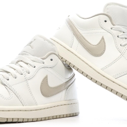 Basket Écru/Marron Mixte Nike Air Jordan 1 Low