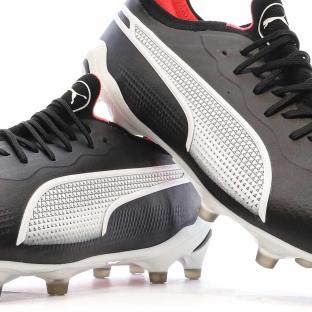 Chaussures de football Noire/Blanche Homme PumaKing Ultimate