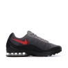 Baskets Grises/Noires/Rouges Homme Nike Invigor