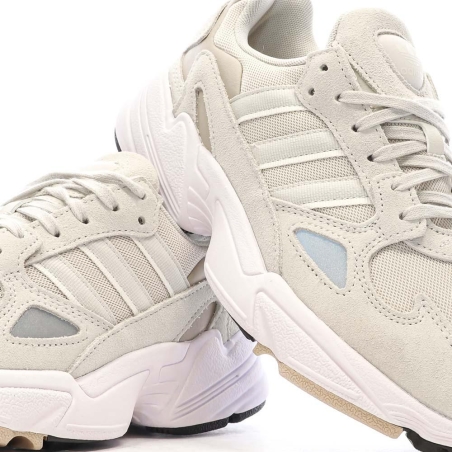 Baskets Beiges Mixte Adidas Falcon